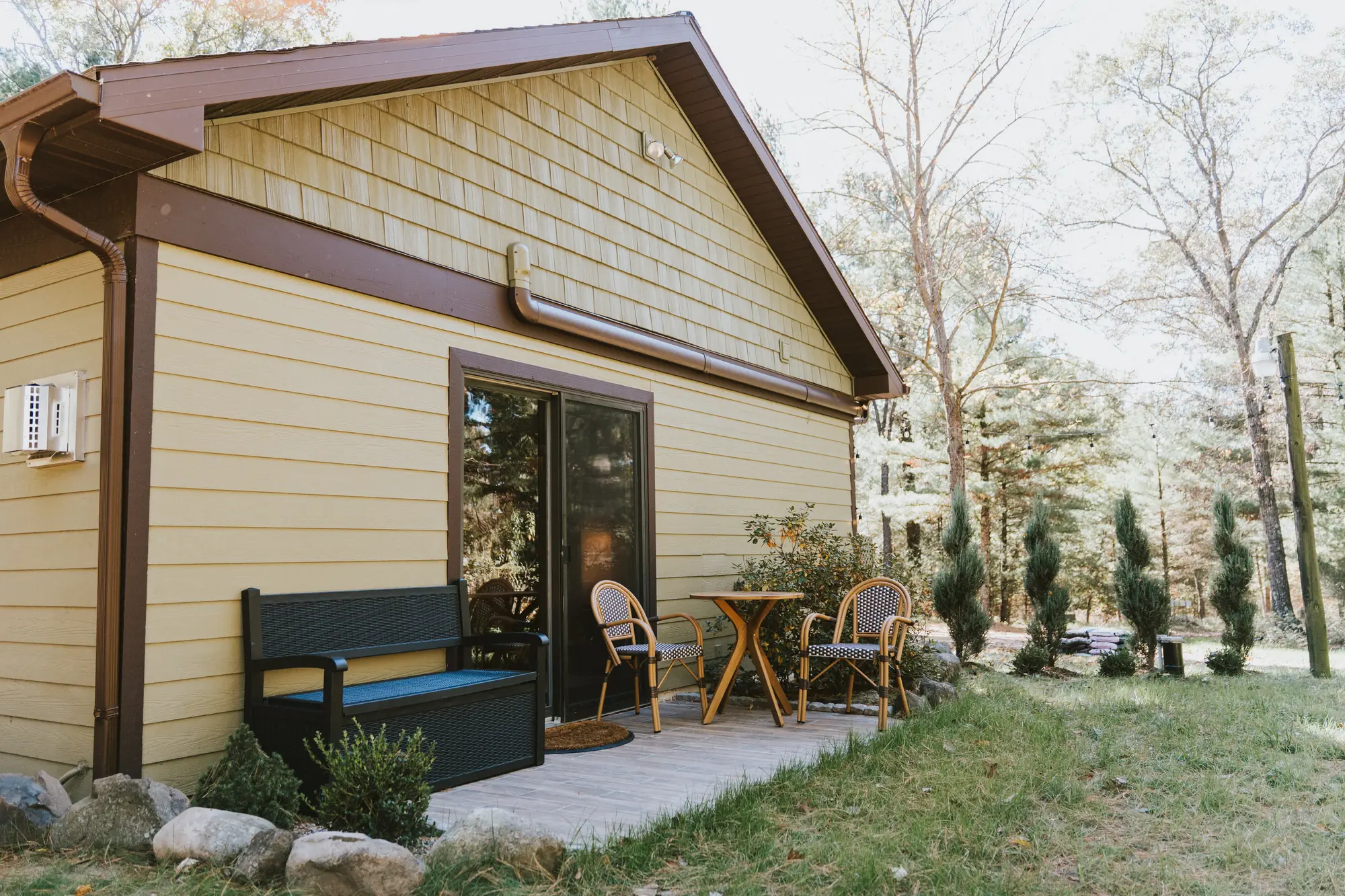 Second cabin with sliding doors onto a furnished patio