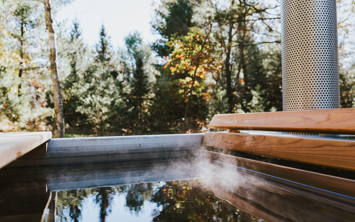 Disconnect brand website: steam over a wood-fired tub in the forest
